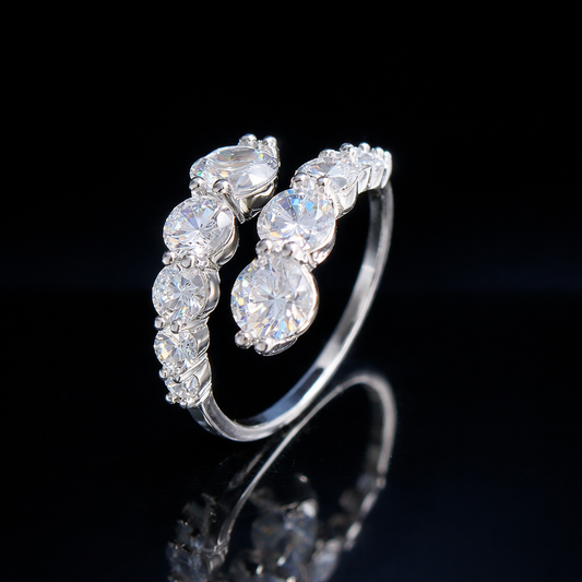 NANLUV Luxe Moissanite Ring