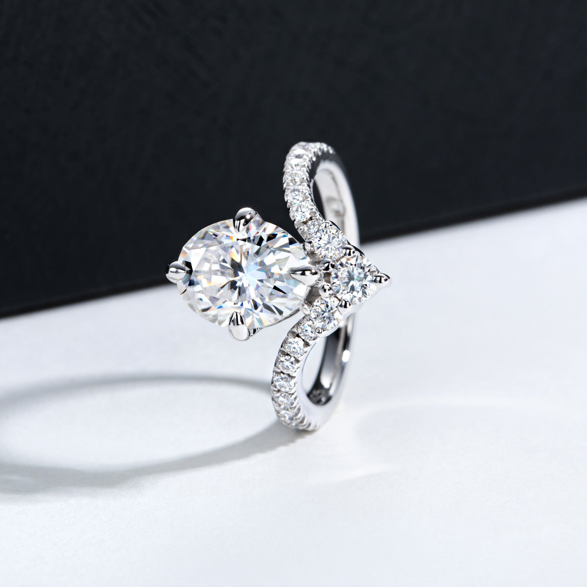 NANLUV Celeste V-Pavé Oval Moissanite Ring – 3CT