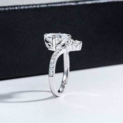 NANLUV Celeste V-Pavé Oval Moissanite Ring – 3CT