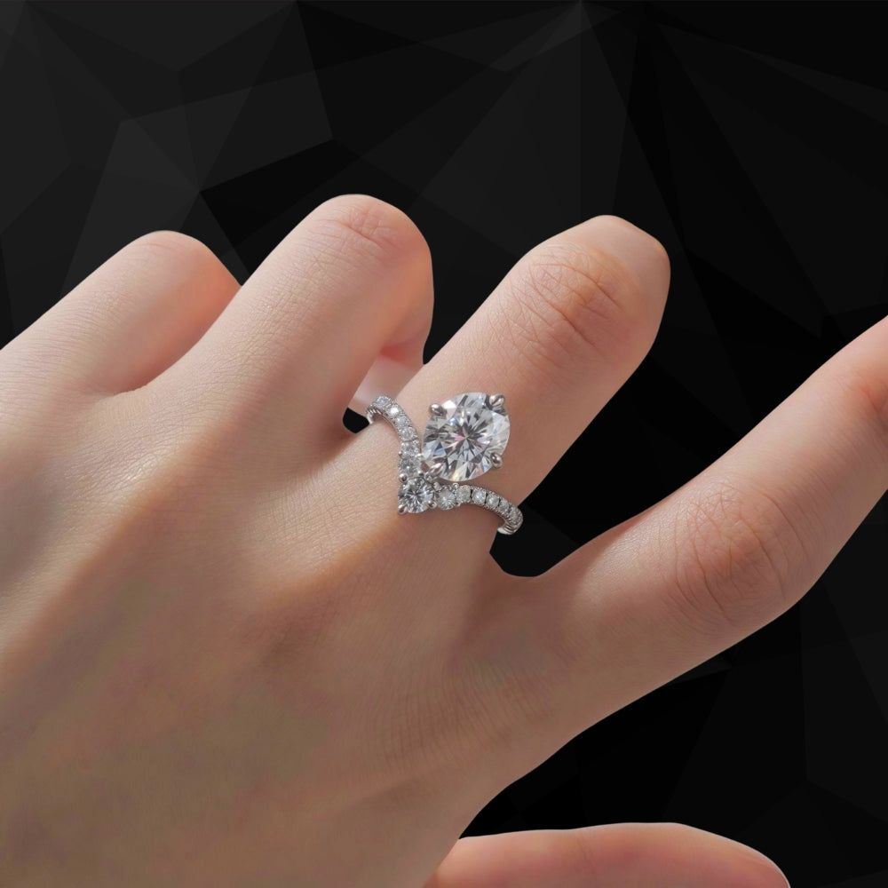 NANLUV Celeste V-Pavé Oval Moissanite Ring – 3CT