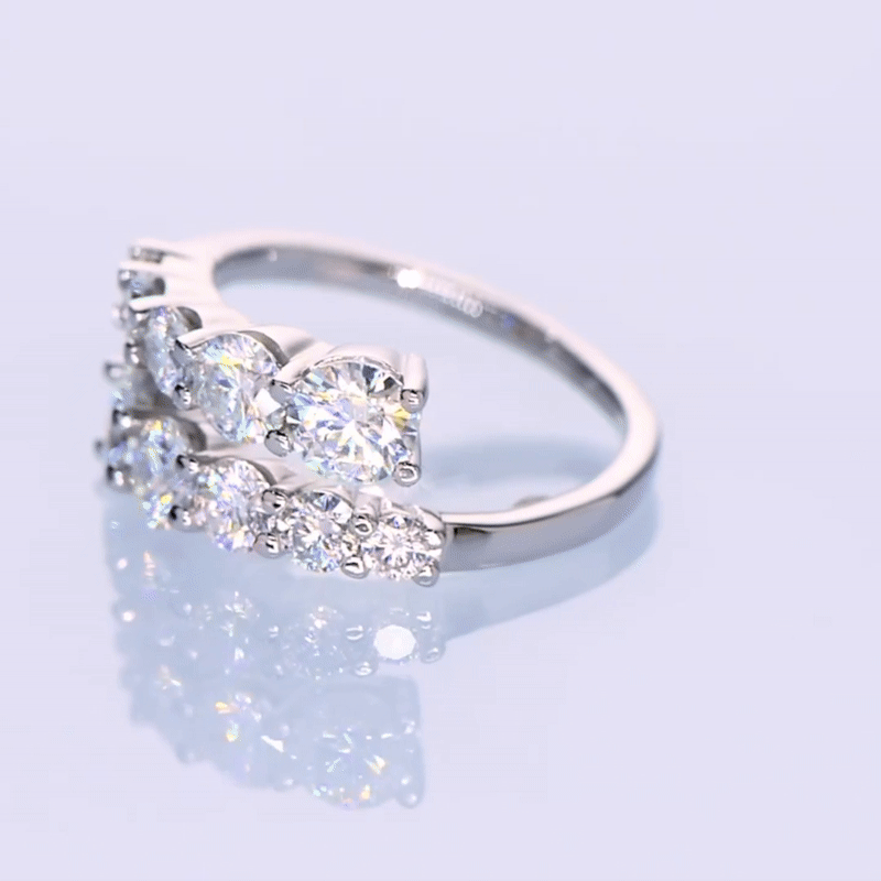 NANLUV Luxe Moissanite Ring