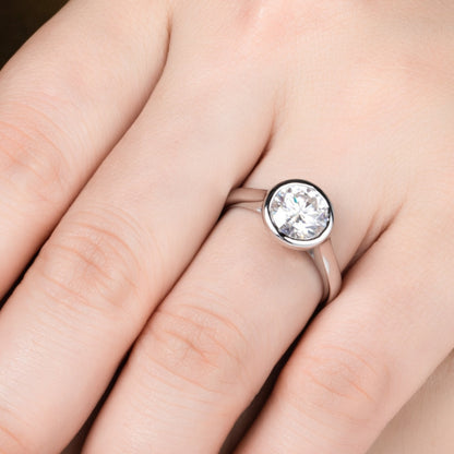 NANLUV Aurelia Moissanite Ring – D Color Round Cut