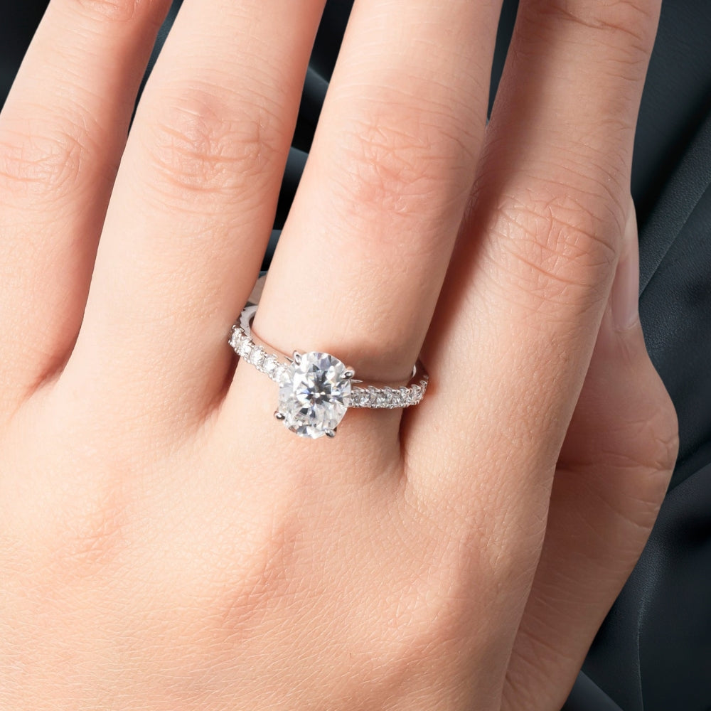 NANLUV L’Impératrice Oval Pavé Moissanite – 2CT