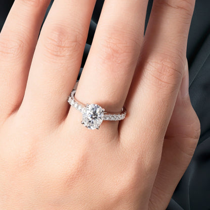 NANLUV L’Impératrice Oval Pavé Moissanite – 2CT