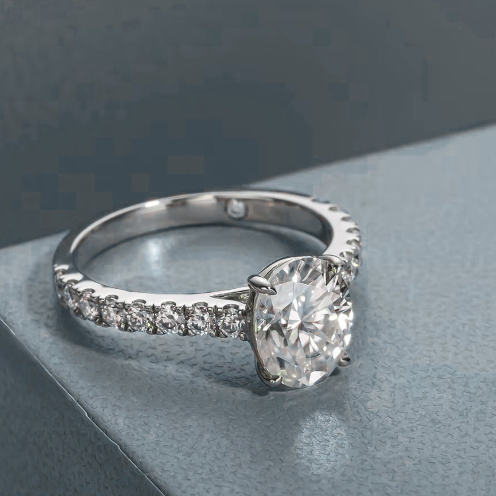 NANLUV L’Impératrice Oval Pavé Moissanite – 2CT