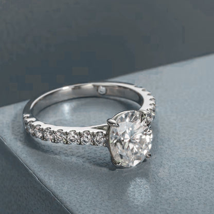 NANLUV L’Impératrice Oval Pavé Moissanite – 2CT